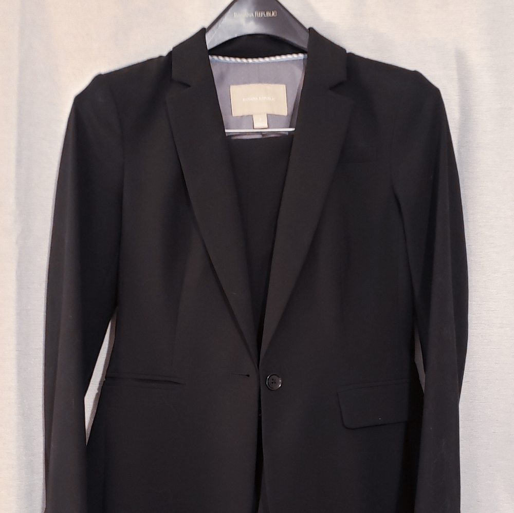 Banana Republic women's suit - blazer and pants